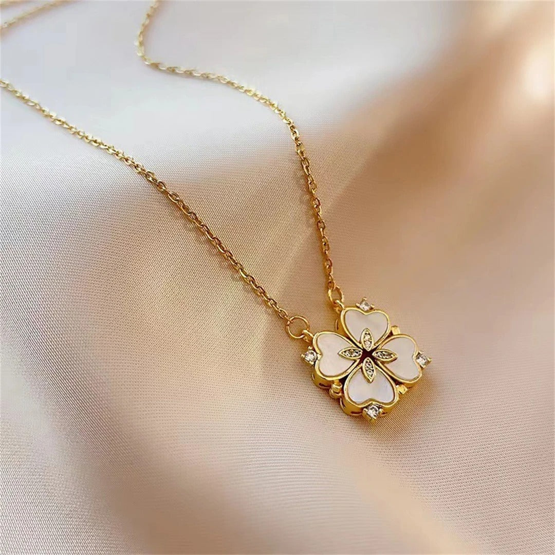 Ladies Clover Pendant Necklace