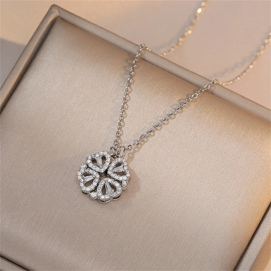 Ladies Clover Pendant Necklace